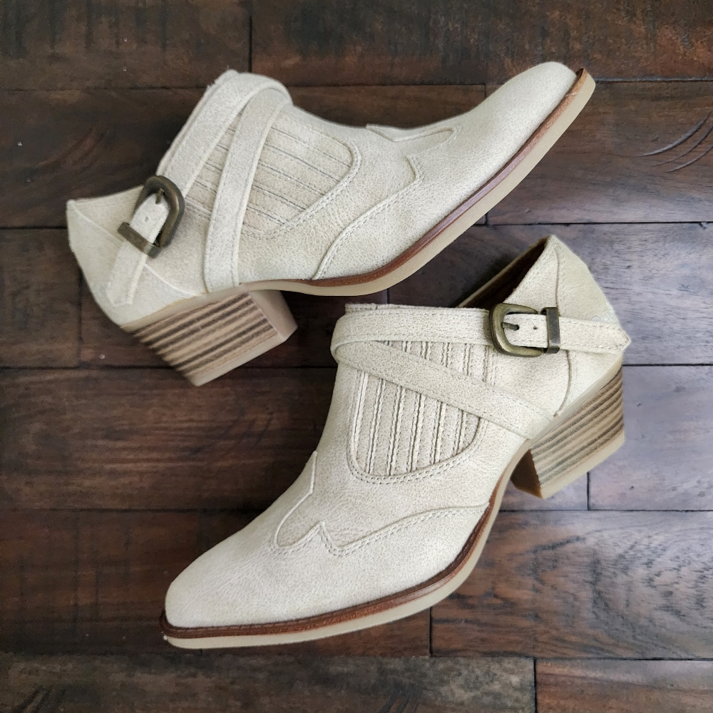 Blowfish Malibu Cream Vegan Western Ankle Boots Sz 6 Coastal Cowgirl Festival